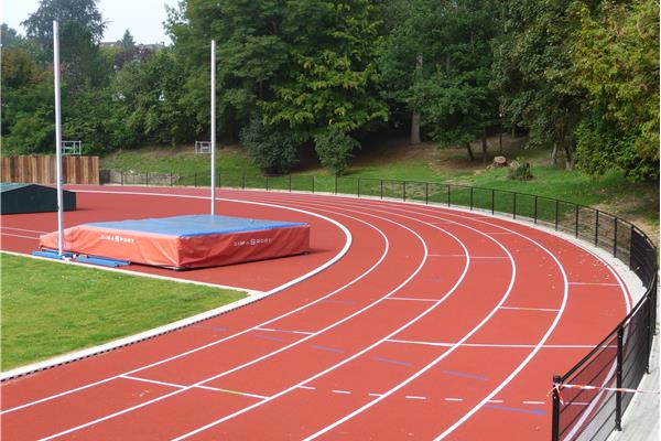 Aanleg kunststof atletiekpiste in PU - Sportinfrabouw NV